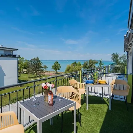 Myflat Adriana Panorama Апартаменты Шиофок